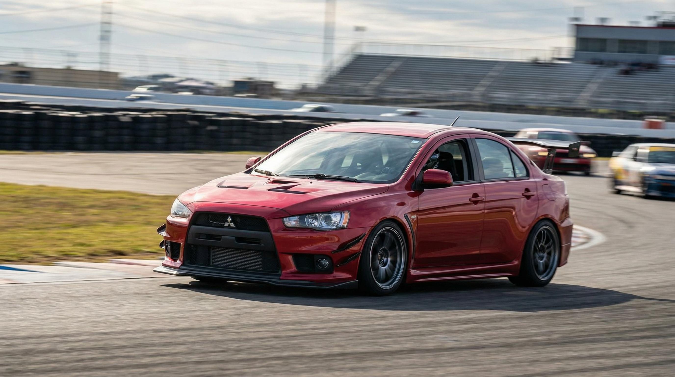 抖阴烈焰红赛道轿车涡轮改装视频